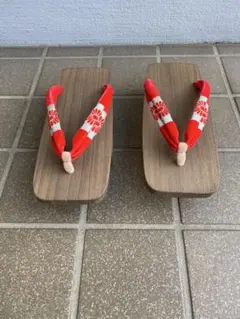 花柄鼻緒付き赤下駄 箱付き - メルカリ