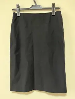 【EMPORIO ARMANI】黒のタイトスカート 後ろファスナー付きのサムネイル