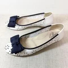 極美品★unReef アンリーフ フラット パンプス レーザーカット リボンのサムネイル