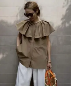 超美品｜ELLIE エリー バックプリーツシャツ【WHITE】 - メルカリ