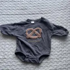 テータテート　グレー プレッツェル刺繍　ロンパース ベビー服　秋冬　バースデイ