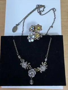 ミハエルネグリン ネックレス フラワーモチーフ パープル系 - メルカリ