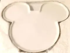 ミッキーマウス型ホワイト陶器プレート 大小2枚セットです