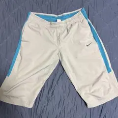 Nike サイドストライプ ショートパンツ