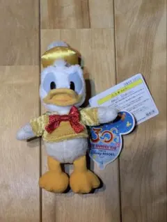 レア⭐︎ タグ付き⭐︎ ドナルドダック ぬいぐるみ 30周年　キーホルダー　バッジ