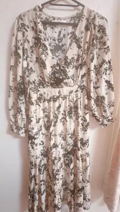 花柄Vネックワンピース　長袖　きれいめ