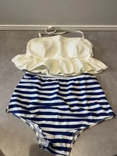 1度のみ着用　フリル付きホワイトトップとストライプボトムの水着