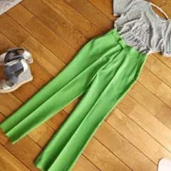 タグ付ローリーズファーム　スタイルUPストレッチフレアパンツ　アボカドグリーンM