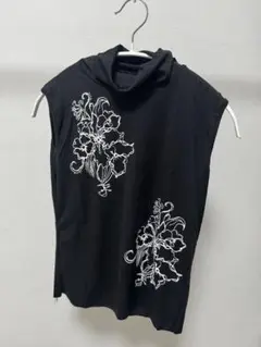 黒の花柄刺繍 ノースリーブトップス