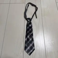 子供用 黒と白のチェックネクタイ