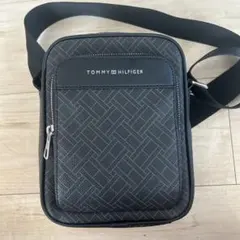 TOMMY HILFIGER フラッグモノグラムミニリポーターバッグ