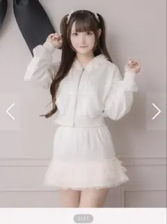 新品タグ付き】pium ダブルラインビジュープリントジップスウェット