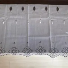 刺繍ビーズ付きホワイトカフェカーテンのサムネイル