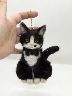 A猫 羊毛フェルトタキシード猫キーホルダー【ハンドメイド 猫 羊毛フェルト