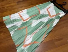 ヤマダヤ　FENNEL プリーツスカート 9号 緑とオレンジ