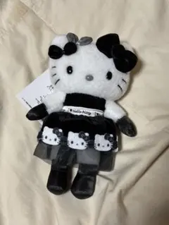 ハローキティ展 マスコットホルダー モノトーンドレス
