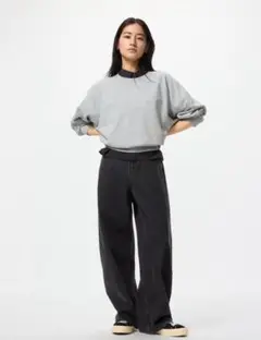 UNIQLO バギーカーブジーンズ　ダークグレー25 丈短め
