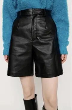 美品　SLY フェイクレザー ショートパンツ ブラックのサムネイル
