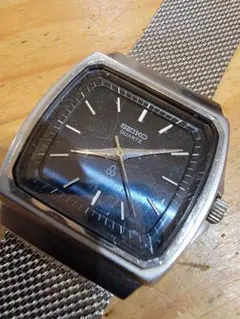 ジャンク品の腕時計/クォーツ/時間の確認は可能/部品寄せ集め時計