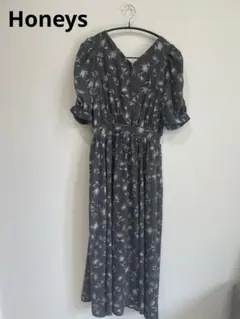 ハニーズ　ワンピース　グレー花柄