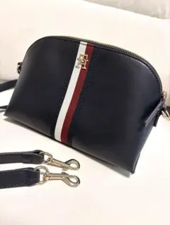 TOMMY HILFIGERのショルダーバッグ 袋付き 定価¥24200 ブルー - メルカリ