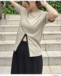 isoook フロントホック 半袖 Tシャツ ベージュのサムネイル