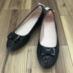 H&M フラットシューズ バレエシューズ ブラック ラメ リボンのサムネイル