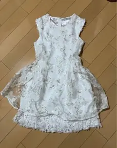 ホワイト花柄刺繍ノースリーブミニワンピース