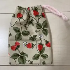 ハンドメイド　いちご柄ミニ巾着袋