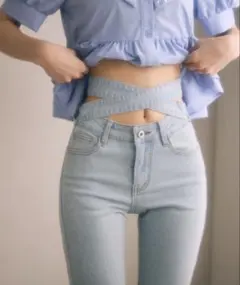 TITTY&CO. ウエストリボンラインストーンデニムパンツのサムネイル