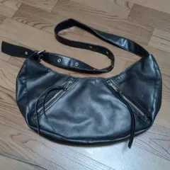 AZUL by moussy黒い合成皮革ショルダーバッグ