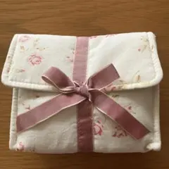 LAURA ASHLEY ローラアシュレイ 花柄ポーチのサムネイル