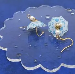 【値下げ中❗️】雨傘のピアス （青い花）オールステンレス製