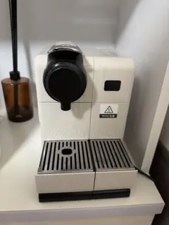 カプセル収納台付き Nespresso ラティシマ・タッチ ブラック F521
