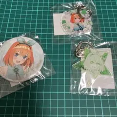 五等分の花嫁　四葉　アクリルキーホルダー・バッジセット　くじ引き堂