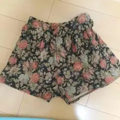 未使用 花柄ショートパンツ