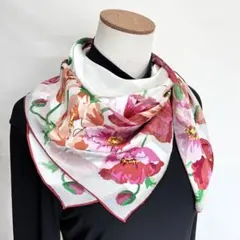 3-32.Yukiko Hanai フラワーモチーフ シルクスカーフ