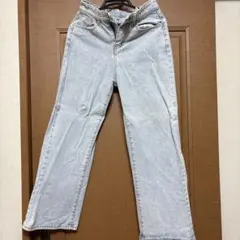 淡いブルーストレートデニム