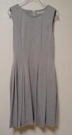 エムプルミエブラック ノースリーブ ひざ丈ワンピース