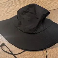 UNIQLO UVブラック アウトドアハット 調整可能ストラップ付き