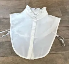 フリル付きホワイトつけ襟