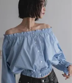 シャーリングオフショルブラウス　ローリーズファーム ブルー 前後着用可能