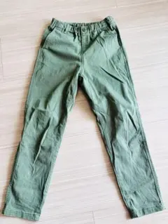 UNIQLO（ユニクロ）カーキ　ウルトラストレッチスリムフィットパンツ　150