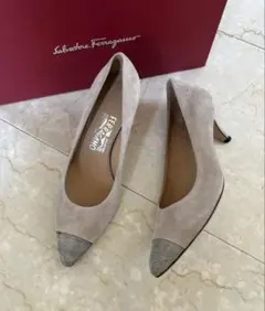 新品未使用 Salvatore Ferragamo フェラガモ パンプスのサムネイル