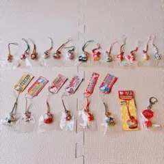 バ*ー様 ハローキティ 花ぽっくり ストラップ まとめ売りW46 - メルカリ