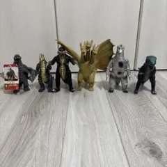レトロ玩具　ゴジラシリーズ、ウルトラマン怪獣　ソフビセット 6体