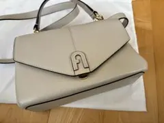新品同様 袋付 FURLA ハンドバッグ ショルダーバッグ　5ポケット アイボリ