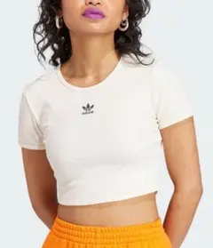 adidas クロップド Tシャツ