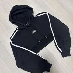 レピピアルマリオ　ブラック クロップド丈 フード付き トップスパーカー