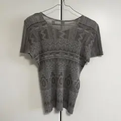 PLEATS PLEASE イッセイミヤケ 総柄 フレンチスリーブ 半袖 トップ PLEATS PLEASE イッセイミヤケ 総柄 フレンチスリーブ 半袖 トップ